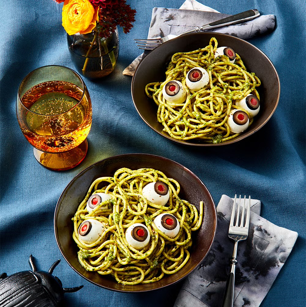 Halloween appetiser - Pesto spaghetti with mozarella eyeballs